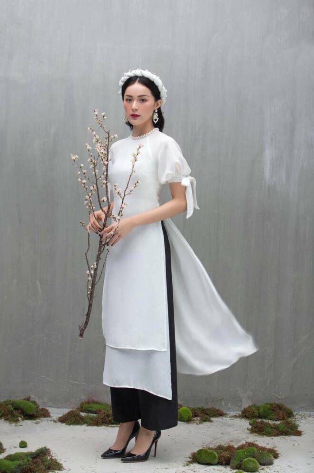 Áo Dài Lavender tôn lên vẻ đẹp của người con gái Việt  
