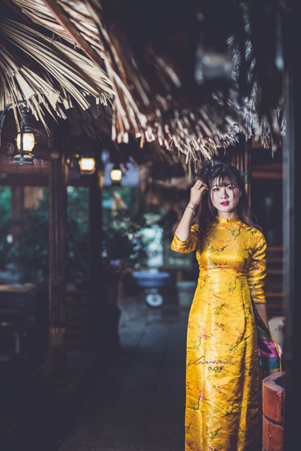Chụp hình Tết với áo dài tôn vinh vẻ đẹp người phụ nữ Việt
