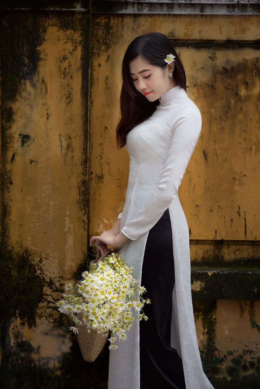 Chụp ảnh ngoại cảnh áo dài Tết ở Hà Nội đẹp lung linh 