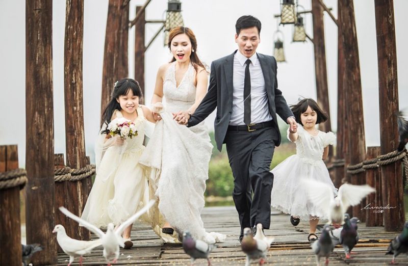 Sử dụng dịch vụ Chụp ảnh kỷ niệm cưới ở Hà Nội là dịp để các thành viên trong gia đình có cơ hội sum họp, hội tụ đầy đủ với nhau